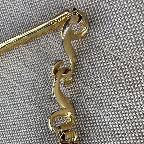 3 for $20 | Vintage thick serpentine gold toned necklace - Picture 7 of 7